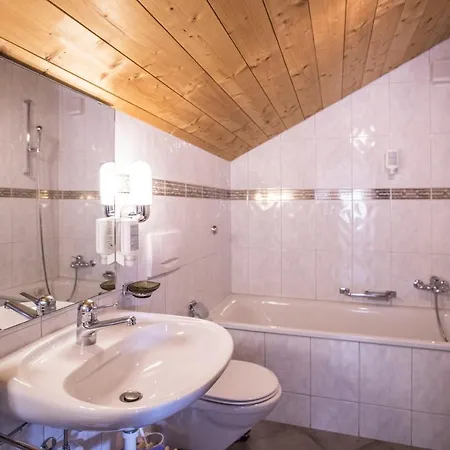 Отель Chalamandrin