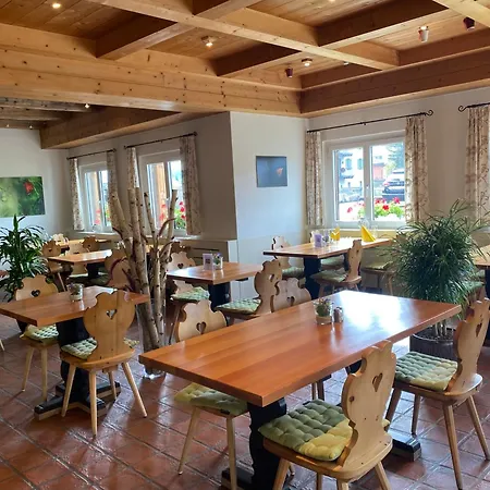 Chalamandrin Hotel *